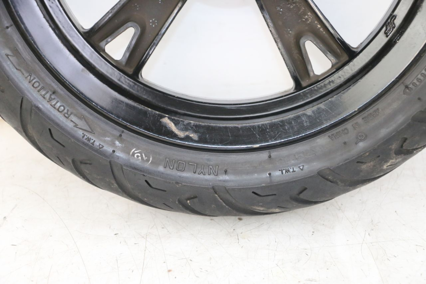 photo de ARO DIANTEIRO PEUGEOT KISBEE 2T 50 (2010 - 2017) - Detalhes característicos