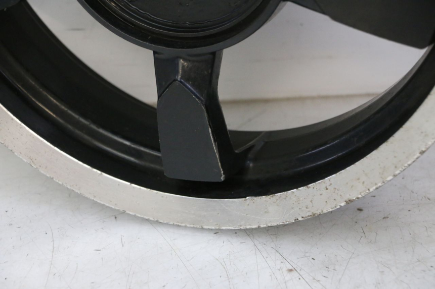 photo de ARO DIANTEIRO PEUGEOT SATELIS 125 (2006 - 2009) - Detalhes característicos