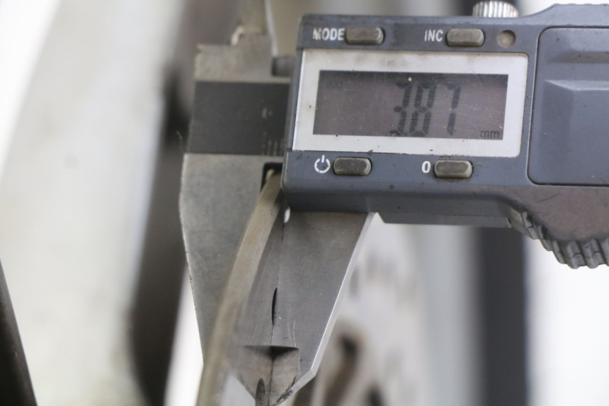photo de ARO DIANTEIRO APRILIA SCARABEO 100 (2003 - 2012) - Detalhe da peça