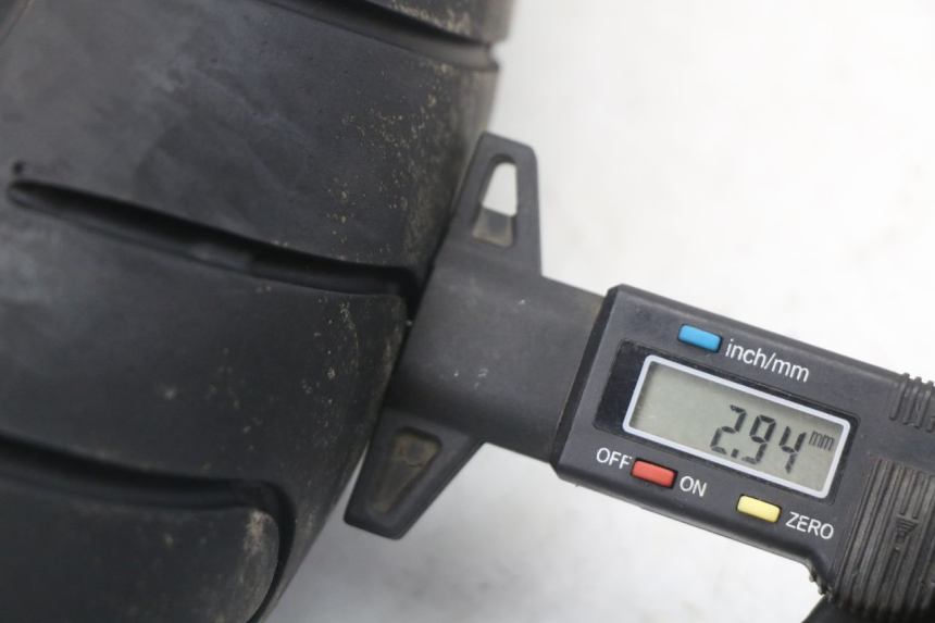 photo de ARO DIANTEIRO SUZUKI GS F 500 (2004 - 2007) - Vista de perfil