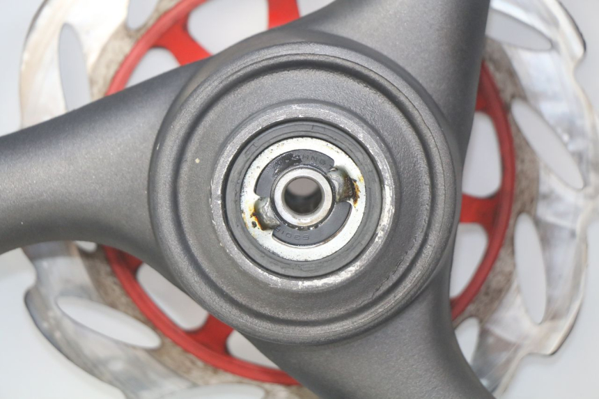 photo de ARO DIANTEIRO EUROCKA VIRTUALITY GT 4T 50 (2011 - 2017) - Detalhes característicos