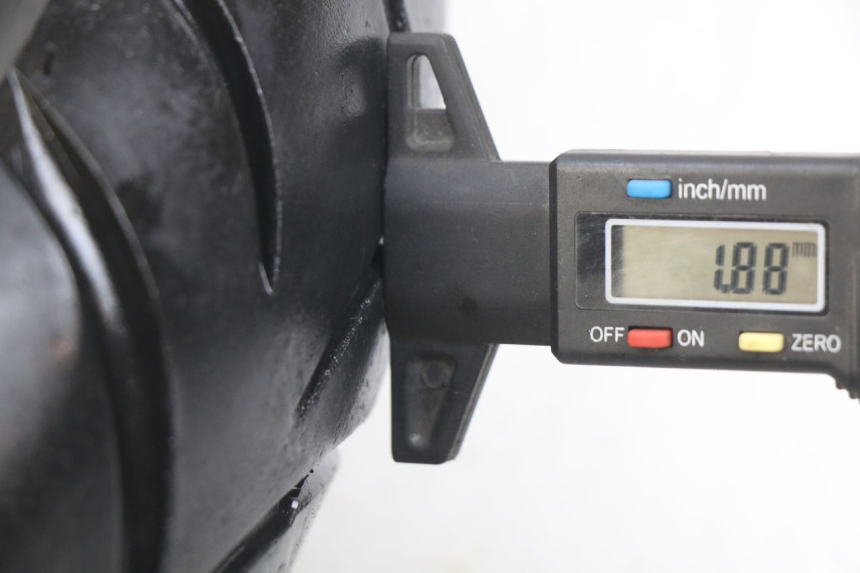 photo de ARO DIANTEIRO PIAGGIO XEVO - X EVO 125 (2007 - 2017) - Zoom do estado de desgaste