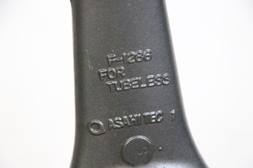 photo de ARO DIANTEIRO KAWASAKI ZR 7 750 (1999 - 2004) - Outro ângulo de visão