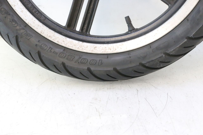 photo de ARO DIANTEIRO E PNEU KYMCO AGILITY CITY 16P 125 (2015 - 2024) - Pontos de fixação