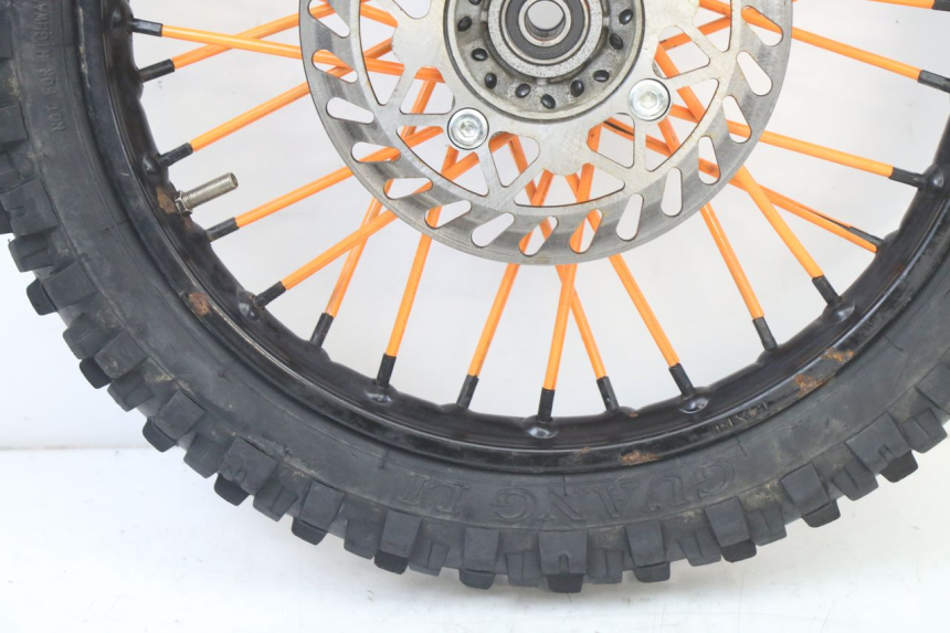 photo de ARO DIANTEIRO E PNEU APOLLO RFZ 125 - Pontos de fixação