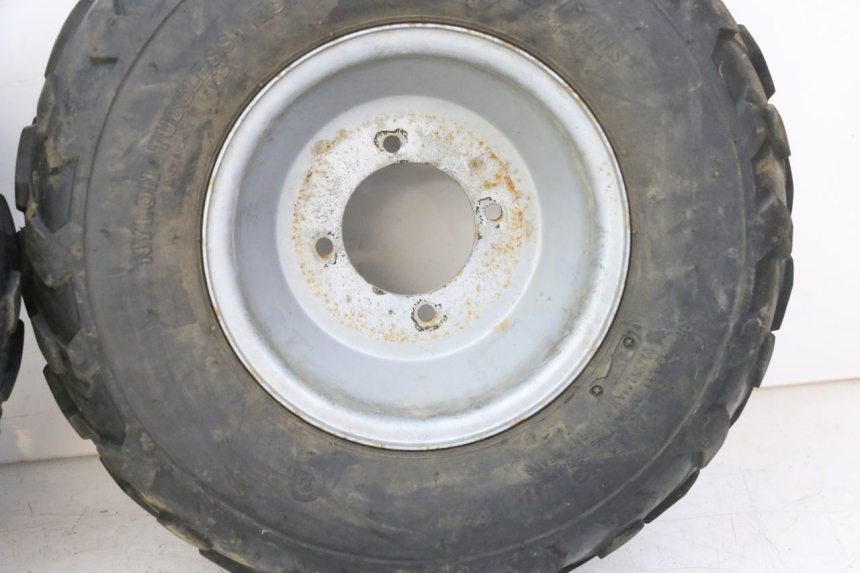photo de ARO DIANTEIRO E PNEU KEROX BAZOOKA 110 - Pontos de fixação