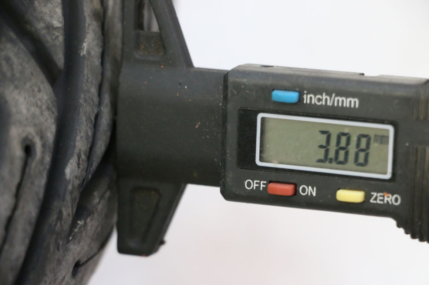 photo de ARO DIANTEIRO E PNEU SUZUKI BURGMAN 125 (2007 - 2014) - Detalhe da peça