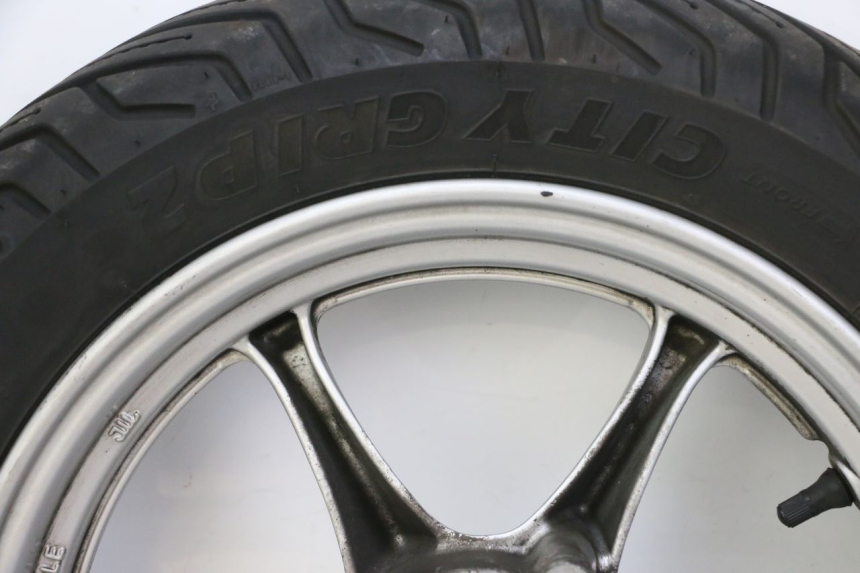 photo de ARO DIANTEIRO E PNEU SUZUKI BURGMAN 125 (2007 - 2014) - Detalhes característicos