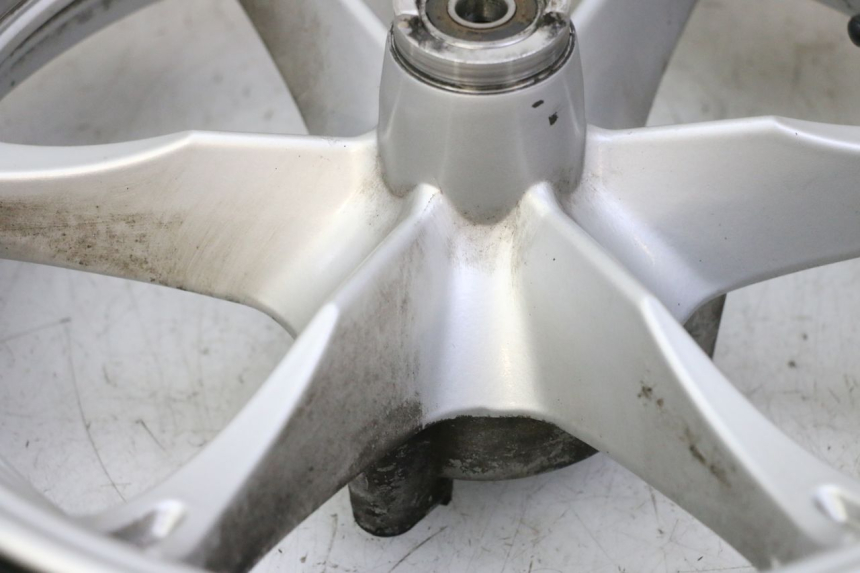 photo de ARO DIANTEIRO E PNEU SUZUKI BURGMAN 125 (2007 - 2014) - Zoom do estado de desgaste