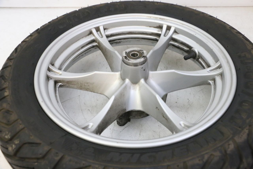 photo de ARO DIANTEIRO E PNEU SUZUKI BURGMAN 125 (2007 - 2014) - Outro ângulo de visão