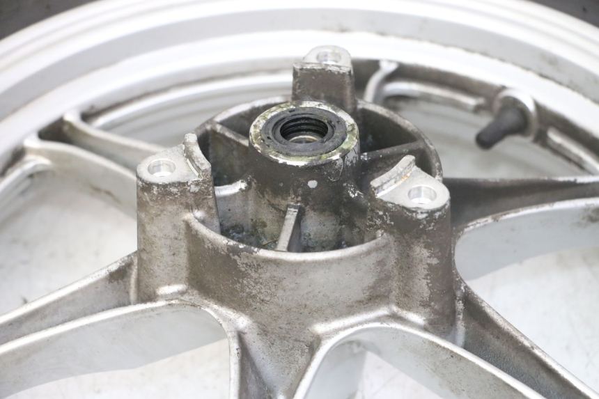 photo de ARO DIANTEIRO E PNEU SUZUKI BURGMAN 125 (2007 - 2014) - Estado da superfície
