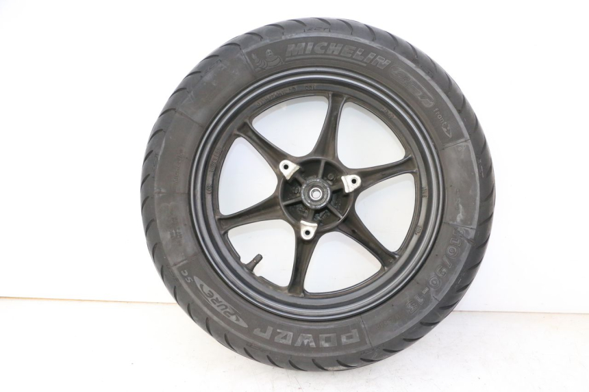 photo de ARO DIANTEIRO E PNEU SUZUKI BURGMAN 125 (2007 - 2014) - Detalhes característicos