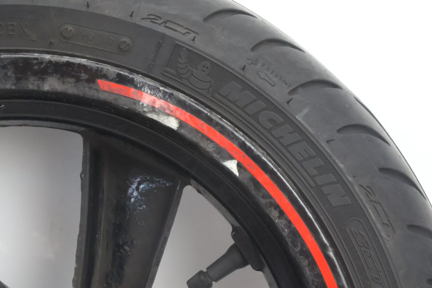 photo de ARO DIANTEIRO E PNEU PEUGEOT CITYSTAR 2T 50 (2018 - 2021) - Detalhes característicos
