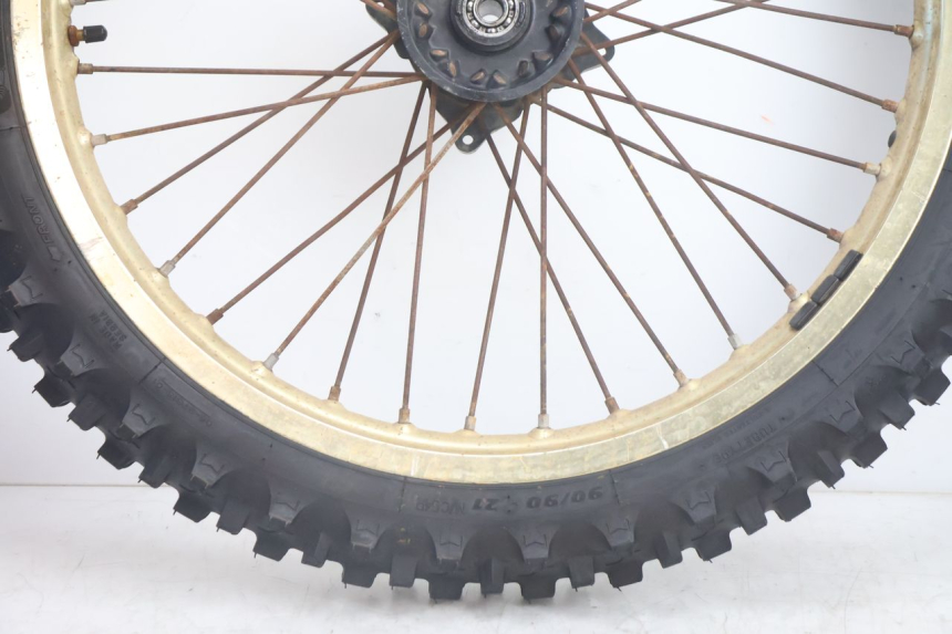 photo de ARO DIANTEIRO E PNEU SUZUKI DR S 600 (1985 - 1989) - Zoom do estado de desgaste