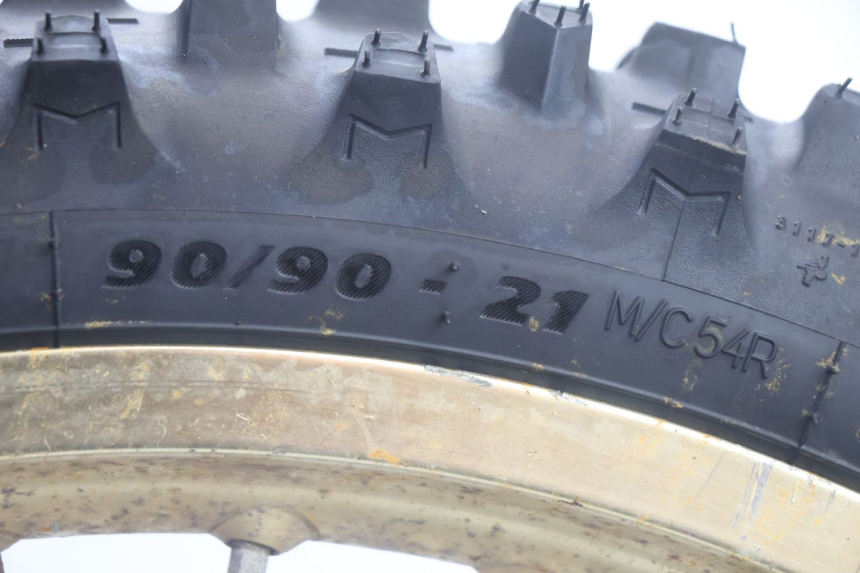 photo de ARO DIANTEIRO E PNEU SUZUKI DR S 600 (1985 - 1989) - Detalhe da peça