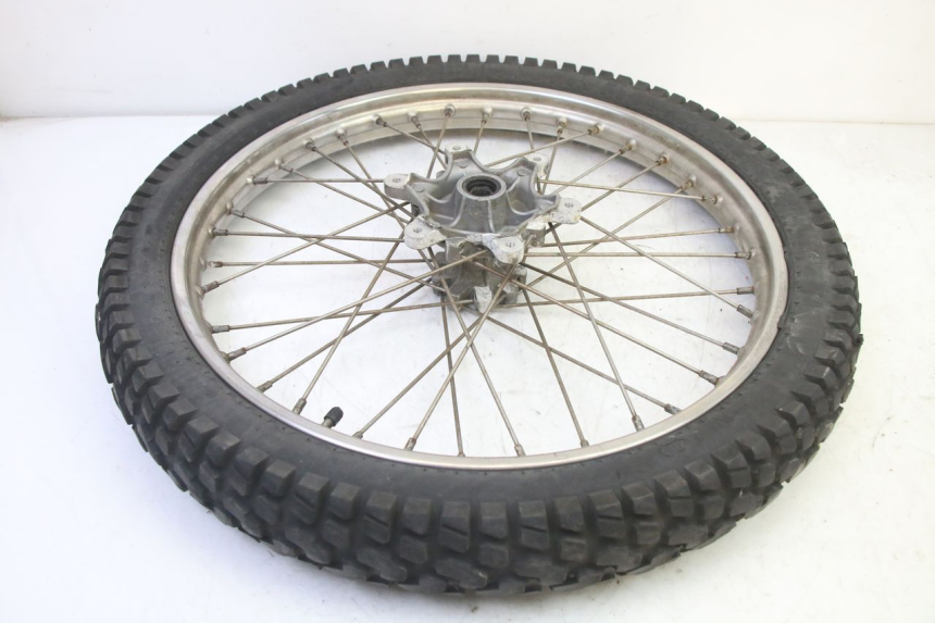photo de ARO DIANTEIRO E PNEU APRILIA ETX 125 (1998 - 2002) - Detalhe da peça