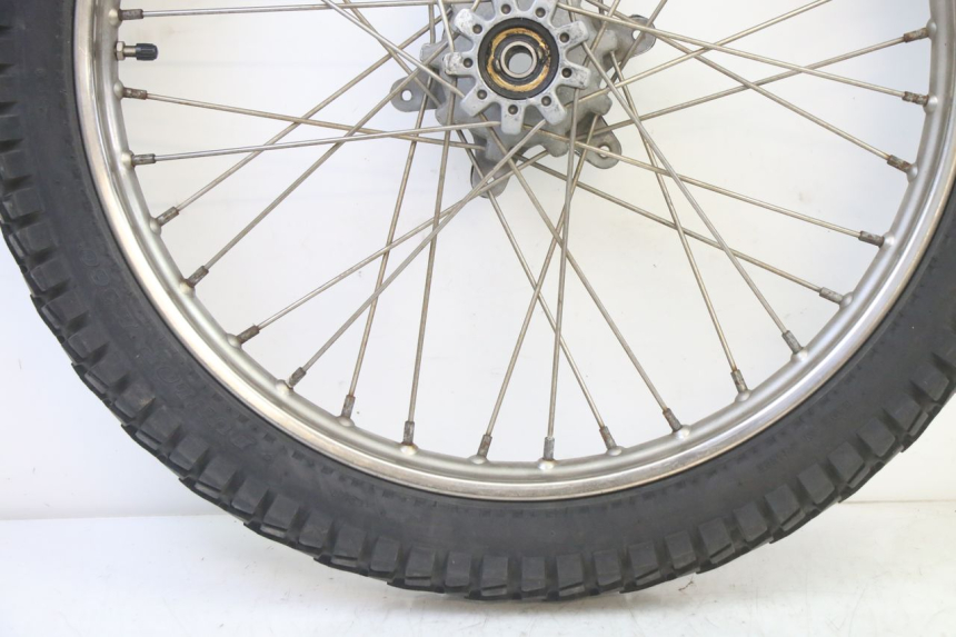 photo de ARO DIANTEIRO E PNEU APRILIA ETX 125 (1998 - 2002) - Outro ângulo de visão
