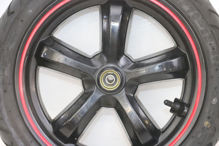photo de ARO DIANTEIRO E PNEU SYM FIDDLE 3 III 50 (2014 - 2020) - Detalhes característicos