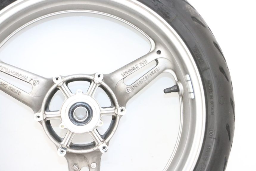 photo de ARO DIANTEIRO E PNEU YAMAHA FJR ABS 1300 (2006 - 2012) - Detalhes característicos