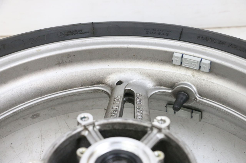 photo de ARO DIANTEIRO E PNEU YAMAHA FJR ABS 1300 (2006 - 2012) - Pontos de fixação