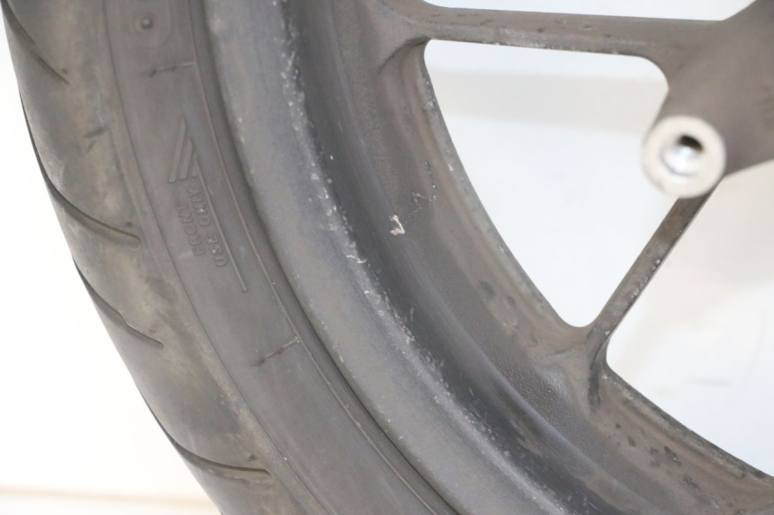 photo de ARO DIANTEIRO E PNEU HONDA FORZA ABS 300 (2013 - 2017) - Vista de perto