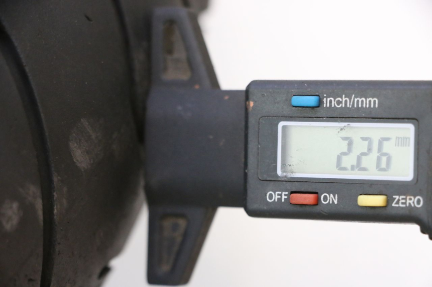 photo de ARO DIANTEIRO E PNEU YAMAHA FZS FAZER 600 (2001 - 2003) - Detalhe da peça