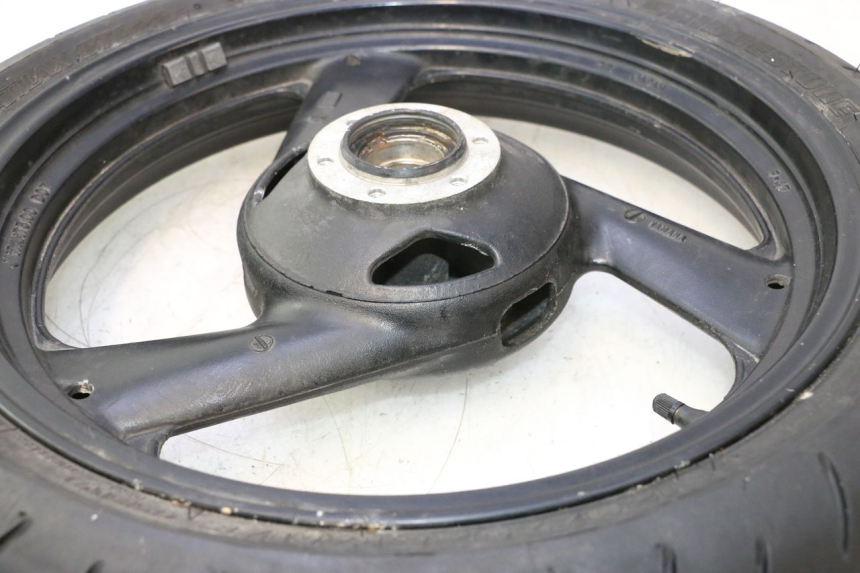 photo de ARO DIANTEIRO E PNEU YAMAHA FZS FAZER 600 (2001 - 2003) - Pontos de fixação