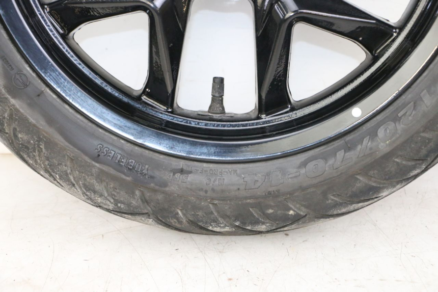 photo de ARO DIANTEIRO E PNEU SYM JOYMAX 125 (2010 - 2017) - Detalhes característicos
