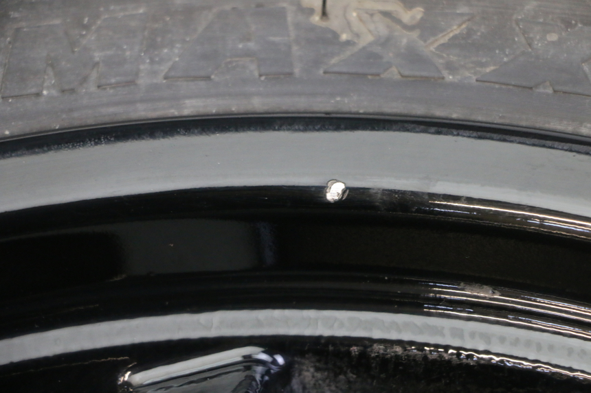photo de ARO DIANTEIRO E PNEU SYM JOYMAX 125 (2010 - 2017) - Vista de perto