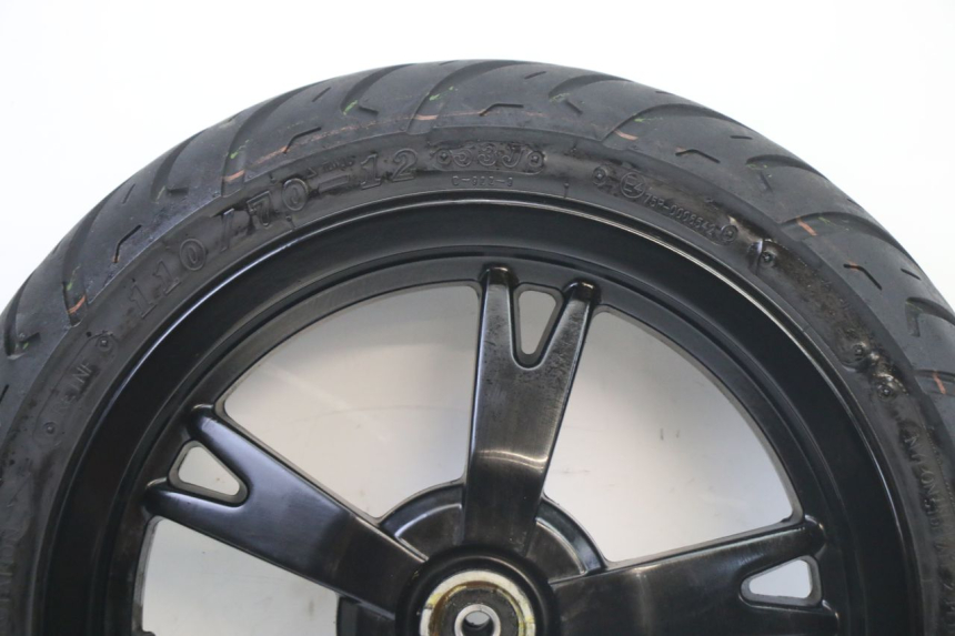 photo de ARO DIANTEIRO E PNEU PEUGEOT KISBEE 2T 50 (2010 - 2017) - Zoom do estado de desgaste