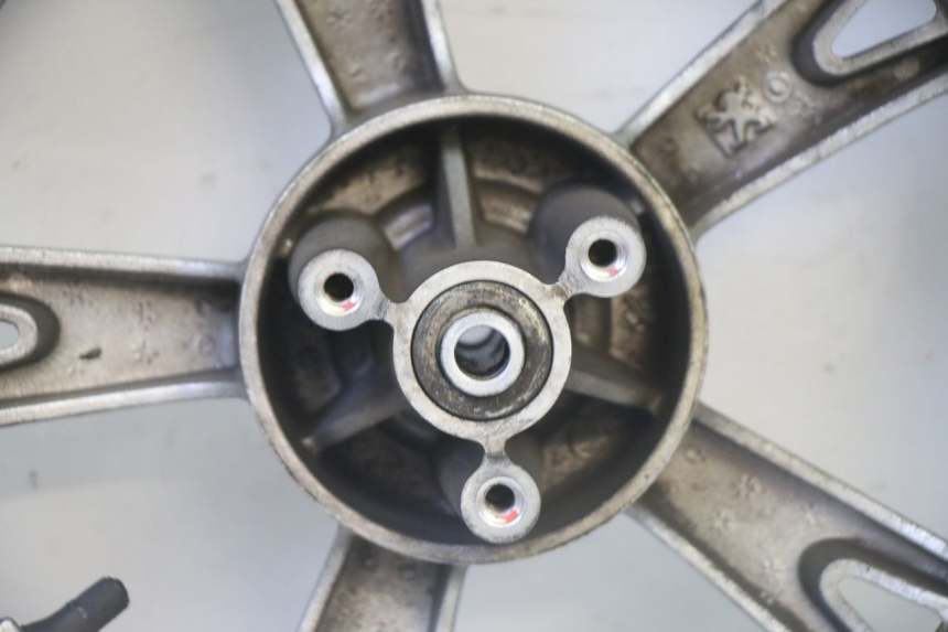 photo de ARO DIANTEIRO E PNEU PEUGEOT KISBEE 4T 50 (2018 - 2022) - Peça verificada