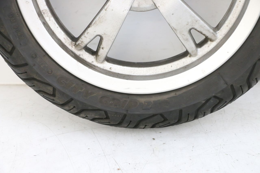 photo de ARO DIANTEIRO E PNEU PEUGEOT KISBEE 4T 50 (2010 - 2017) - Vista de perto