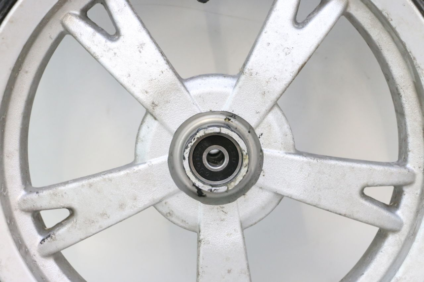 photo de ARO DIANTEIRO E PNEU PEUGEOT KISBEE 4T 50 (2010 - 2017) - Vista de perto