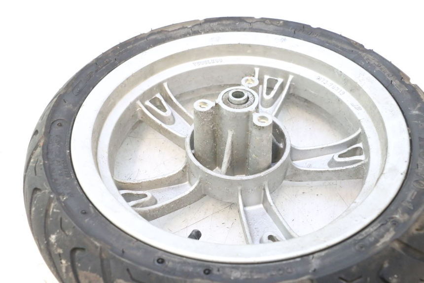 photo de ARO DIANTEIRO E PNEU PEUGEOT KISBEE 4T 50 (2010 - 2017) - Zoom do estado de desgaste