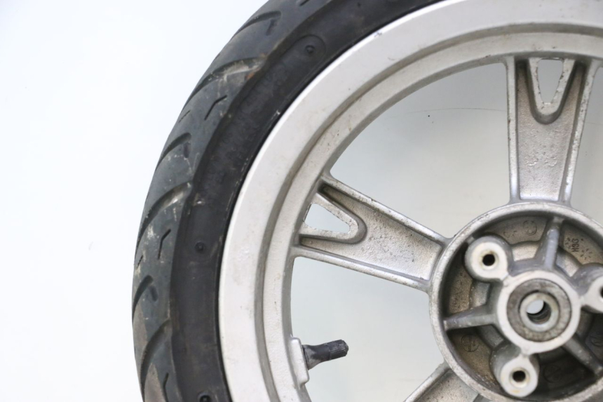 photo de ARO DIANTEIRO E PNEU PEUGEOT KISBEE 4T 50 (2010 - 2017) - Pontos de fixação