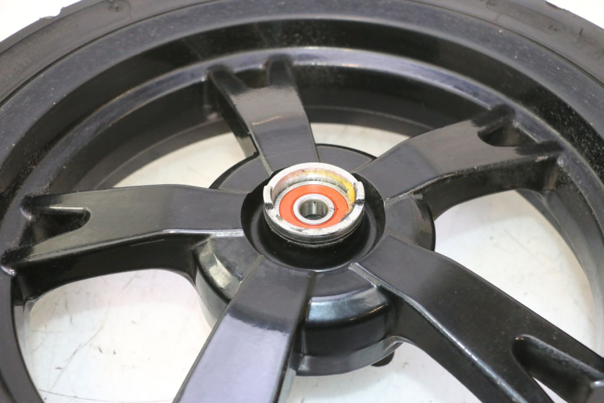 photo de ARO DIANTEIRO E PNEU PEUGEOT KISBEE 4T 50 (2023 - 2026) - Marcações e referências