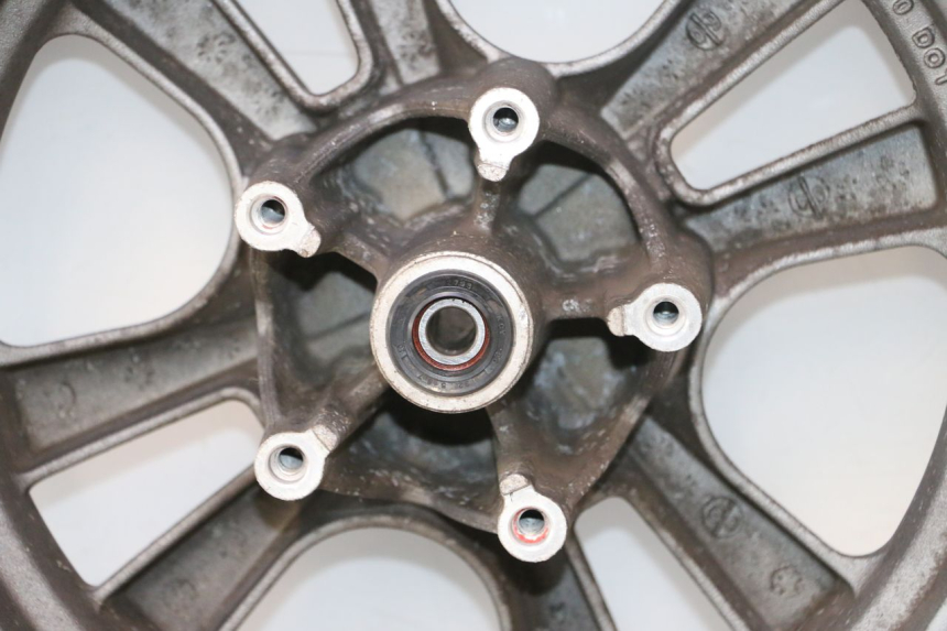 photo de ARO DIANTEIRO E PNEU KYMCO LIKE 125 (2009 - 2016) - Marcações e referências