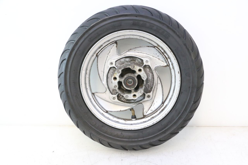 photo de ARO DIANTEIRO E PNEU SYM MIO 50 (2005 - 2010) - Detalhes característicos