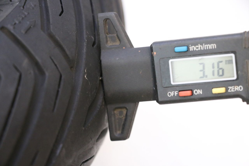 photo de ARO DIANTEIRO E PNEU PIAGGIO MP3 HPE 530 (2022 - 2026) - Detalhe da peça