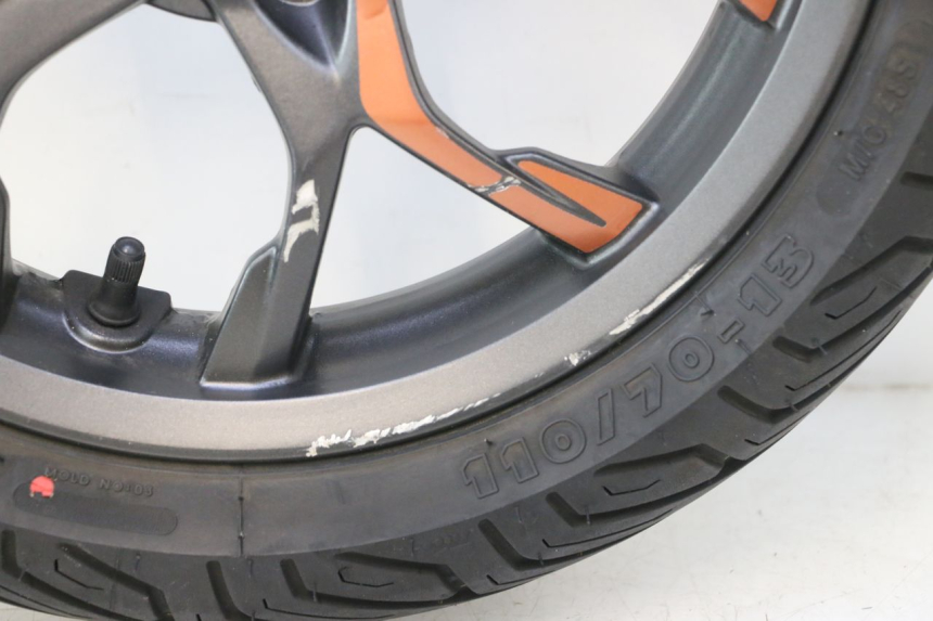 photo de ARO DIANTEIRO E PNEU PIAGGIO MP3 HPE 530 (2022 - 2026) - Vista de perfil