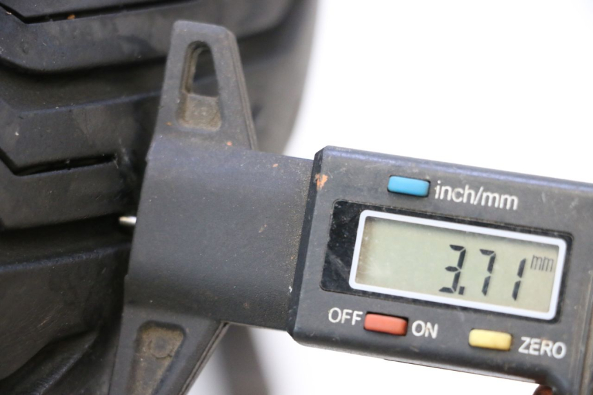photo de ARO DIANTEIRO E PNEU PIAGGIO MP3 125 (2006 - 2014) - Zoom de qualidade