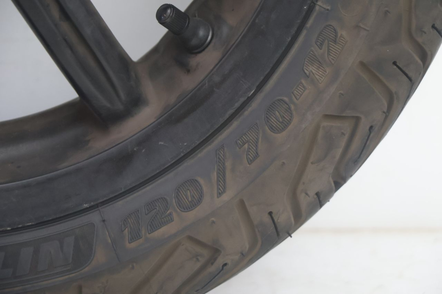 photo de ARO DIANTEIRO E PNEU PIAGGIO MP3 500 (2011 - 2015) - Vista de perto