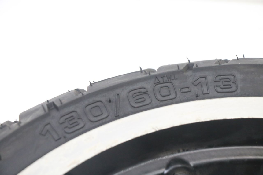photo de ARO DIANTEIRO E PNEU PEUGEOT SPEEDFIGHT 3 LC 2T 50 (2009 - 2015) - Detalhes característicos