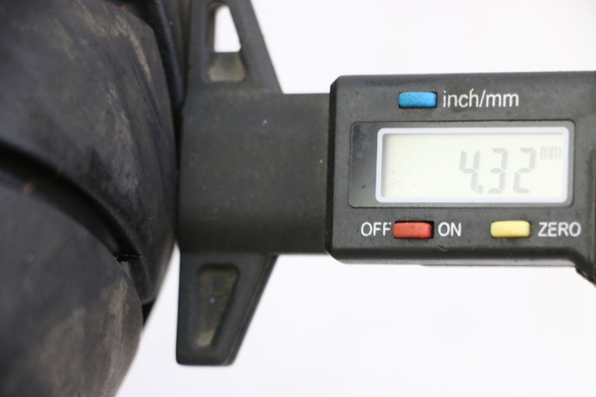 photo de ARO DIANTEIRO E PNEU PIAGGIO NRG POWER PUREJET 50 (2018 - 2021) - Zoom do estado de desgaste