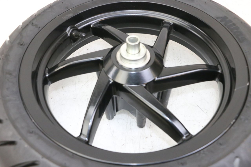 photo de ARO DIANTEIRO E PNEU PIAGGIO NRG POWER PUREJET 50 (2018 - 2021) - Outro ângulo de visão