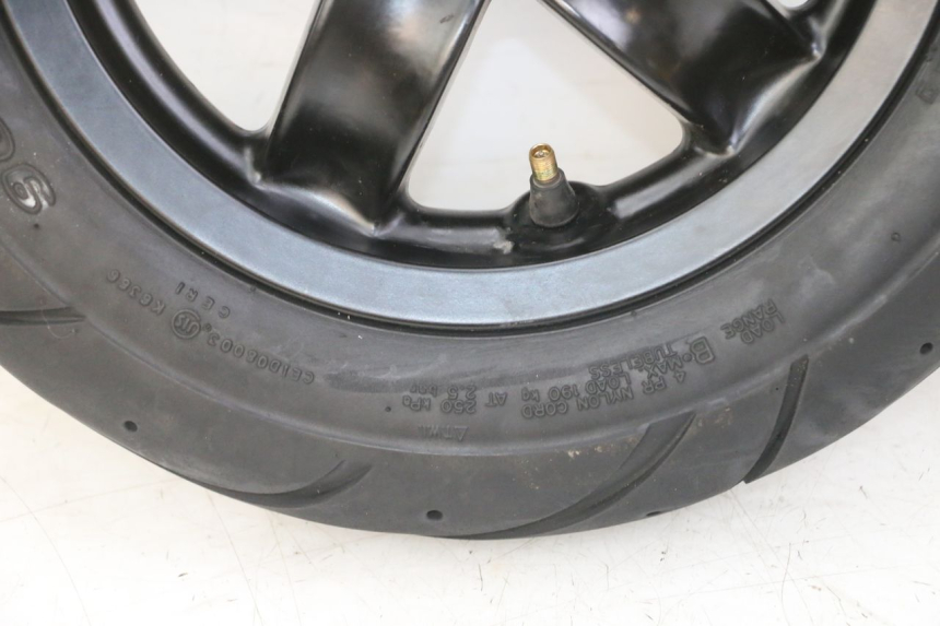 photo de ARO DIANTEIRO E PNEU PIAGGIO ZIP 4T 50 (2018 - 2020) - Detalhes característicos