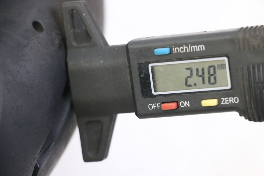 photo de ARO DIANTEIRO E PNEU PIAGGIO ZIP 4T 50 (2018 - 2020) - Zoom do estado de desgaste