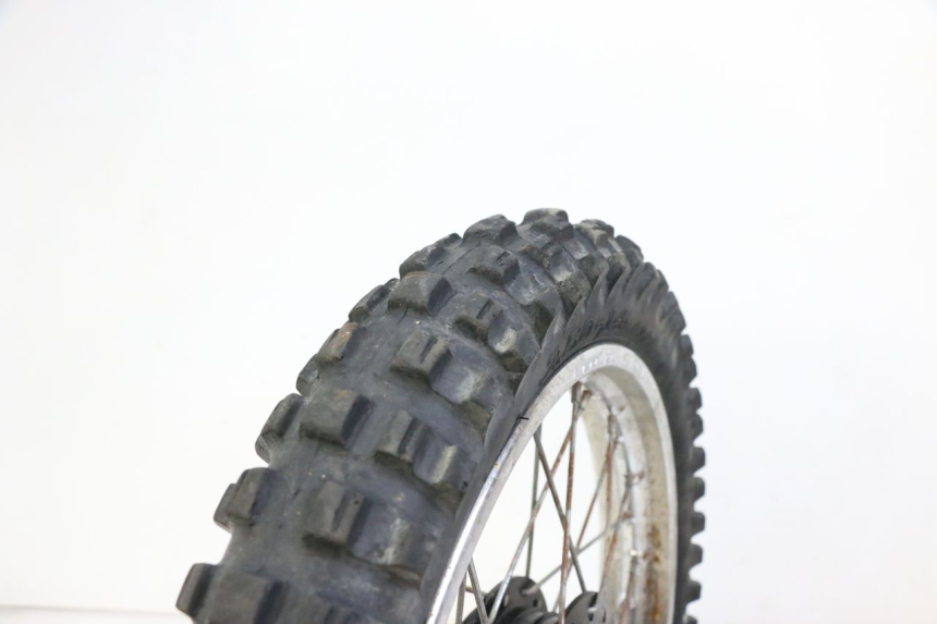 photo de ARO DIANTEIRO E PNEU YAMAHA PW 80 (1983 - 2014) - Detalhe da peça