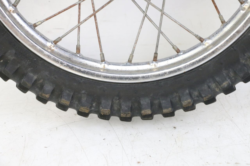 photo de ARO DIANTEIRO E PNEU YAMAHA PW 80 (1983 - 2014) - Detalhes característicos