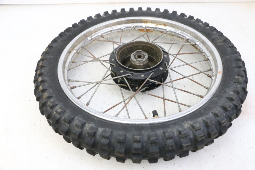 photo de ARO DIANTEIRO E PNEU YAMAHA PW 80 (1983 - 2014) - Zoom do estado de desgaste